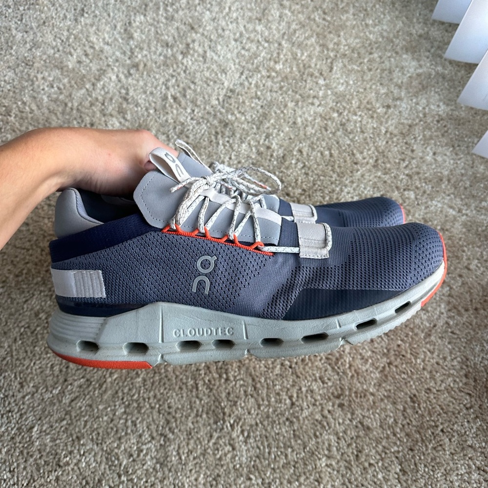 Men’s tennis shoes! Lightly used! Onclouds
